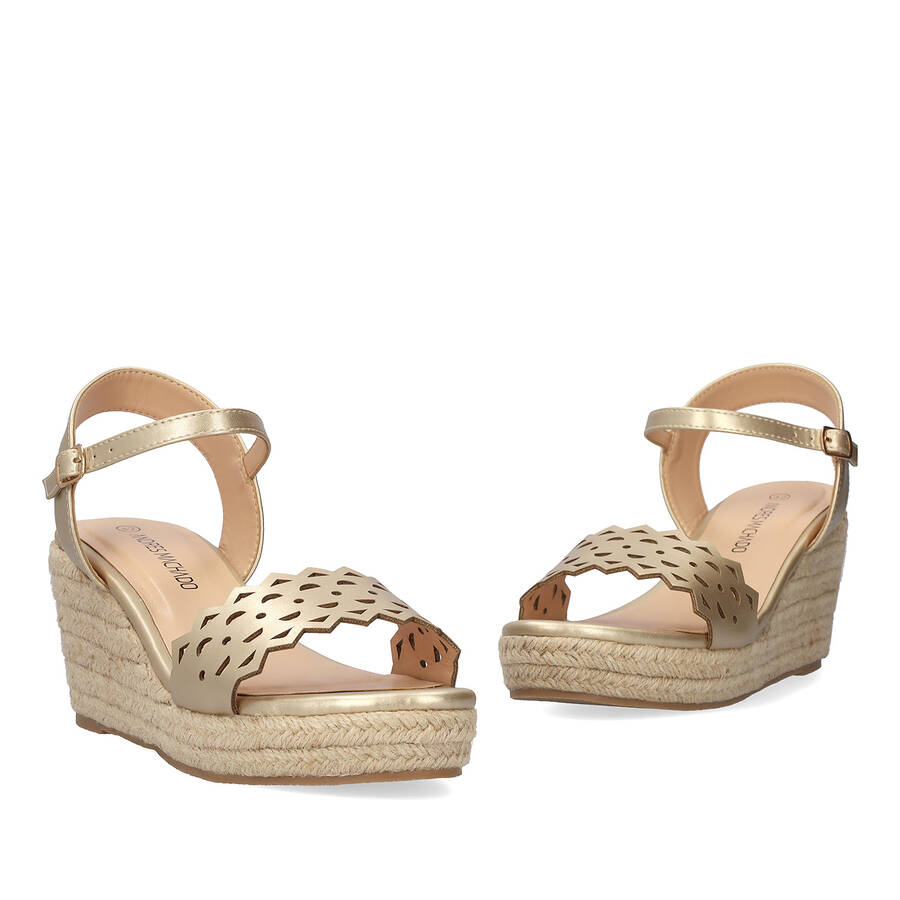 Soft gold coloured sandals with jute wedge 