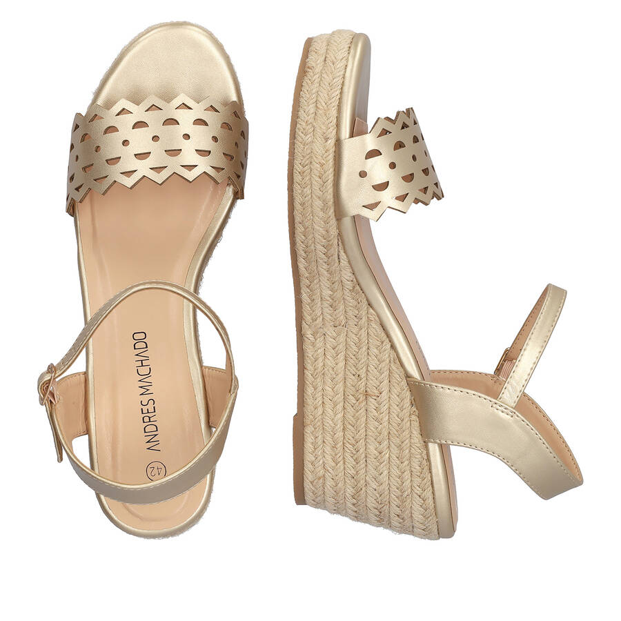 Soft gold coloured sandals with jute wedge 