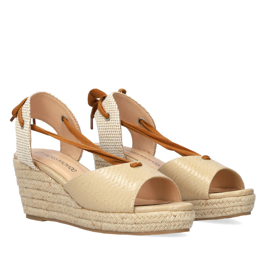 Sandalia en Soft Combinado Beige con cuña en yute 