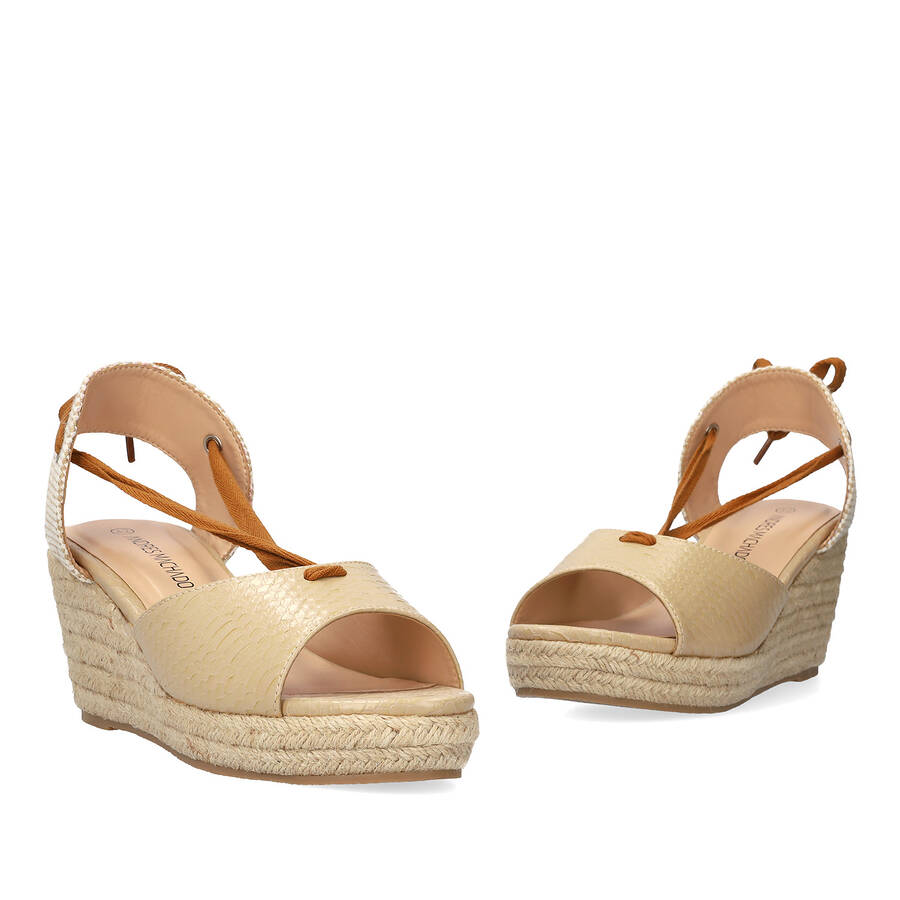 Sandalia en Soft Combinado Beige con cuña en yute 