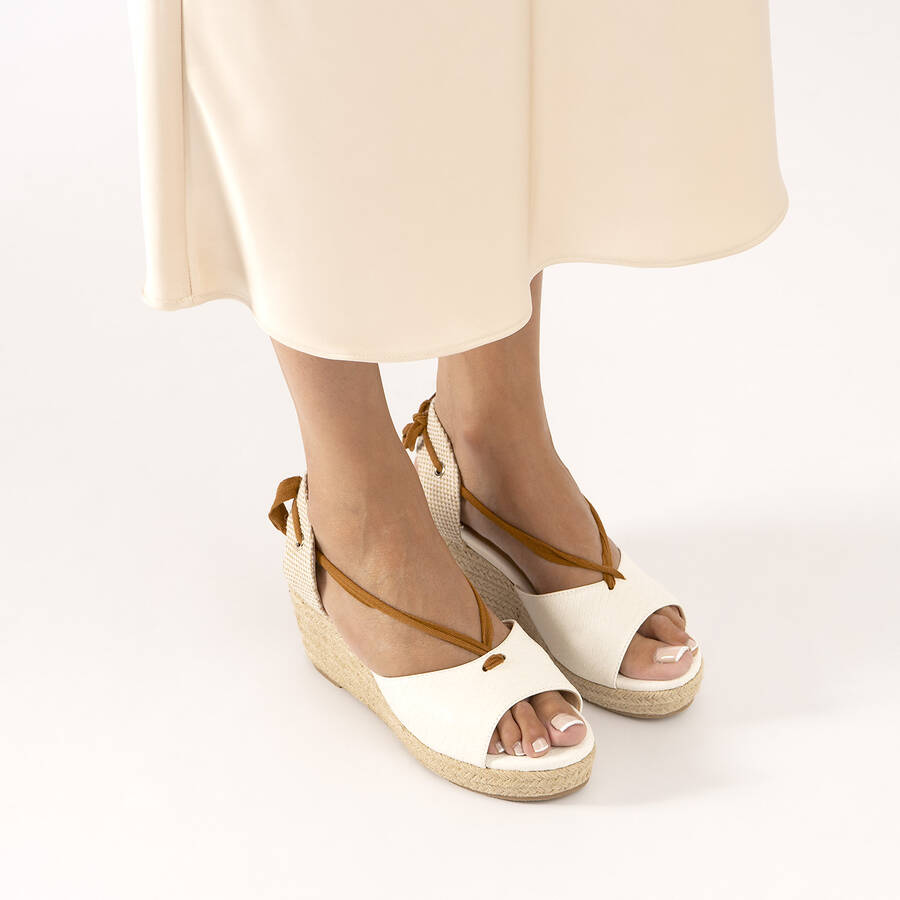 Soft combined white sandals with jute wedge 