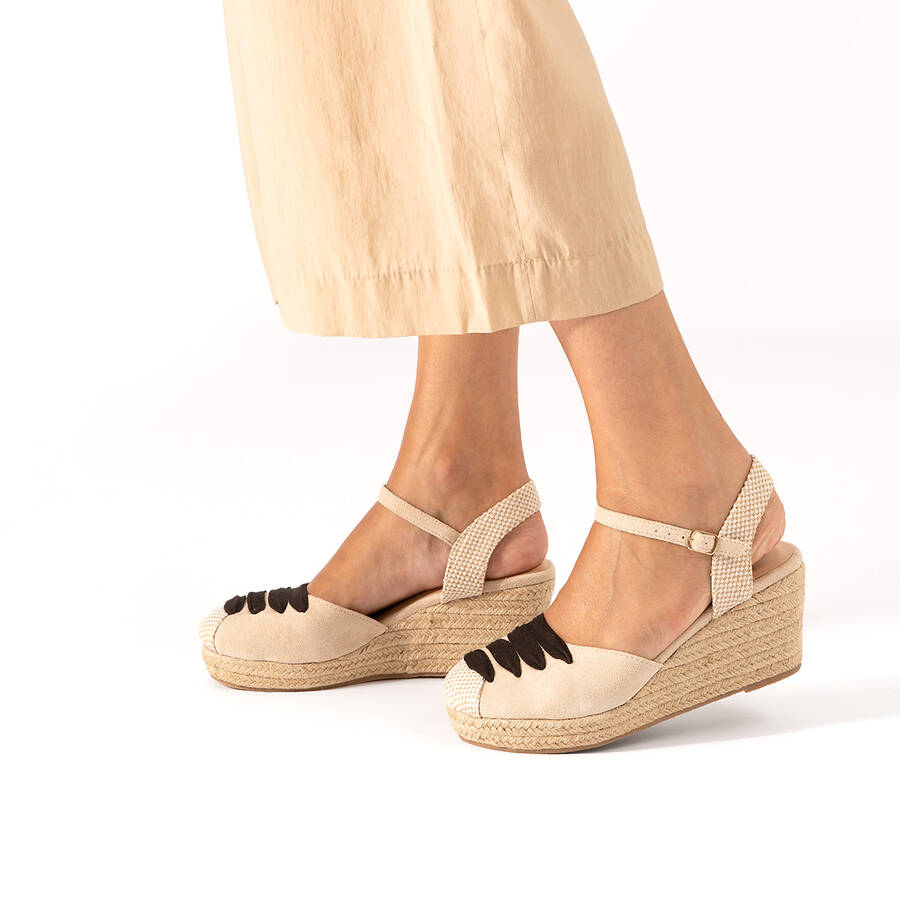 Beige suede espadrilles with jute wedge 