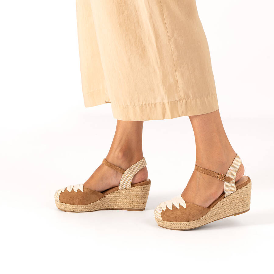 Camel suede espadrilles with jute wedge 