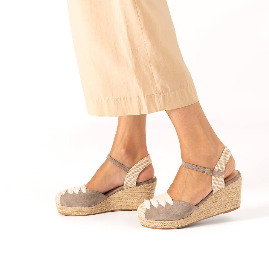 Grey suede espadrilles with jute wedge 