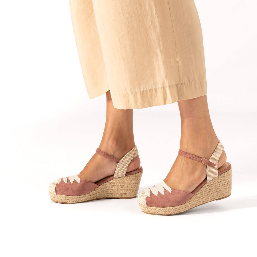 Pink suede espadrilles with jute wedge 