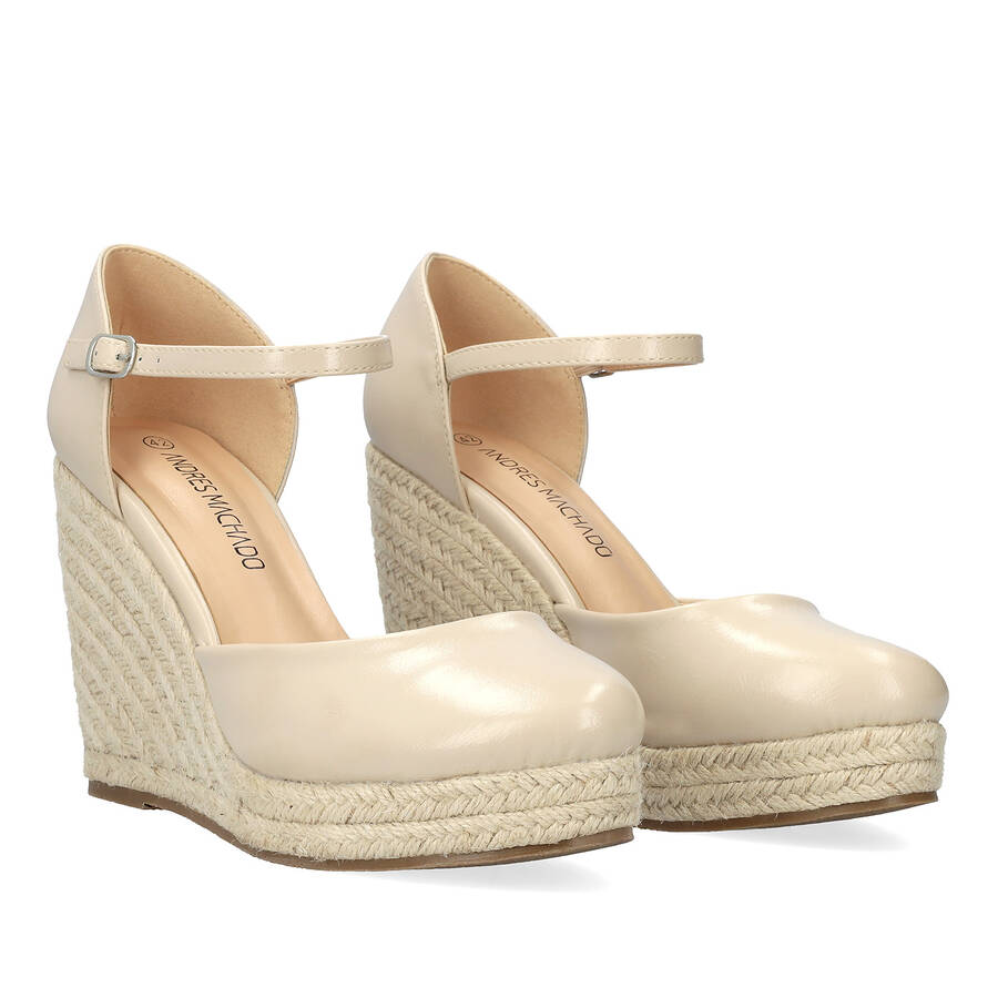 Sandalia en soft Beige con cuña en yute 