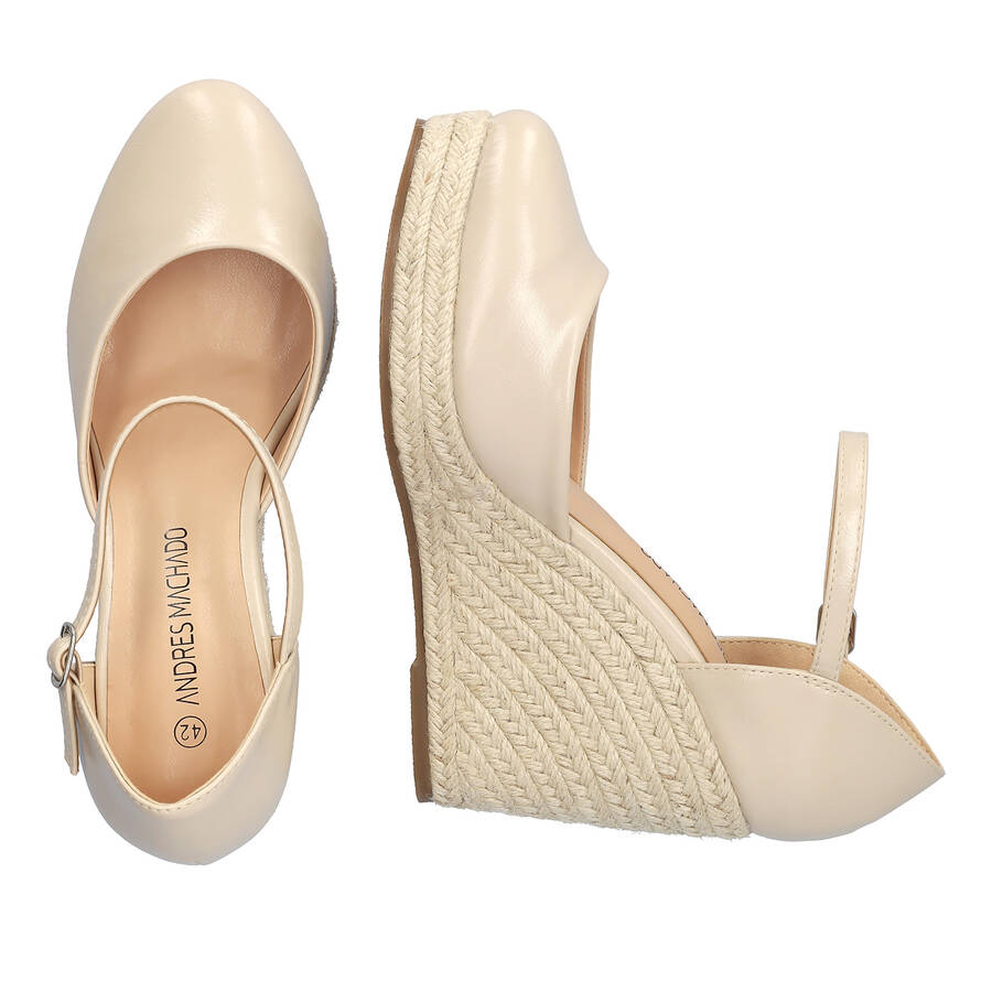 Sandalia en soft Beige con cuña en yute 