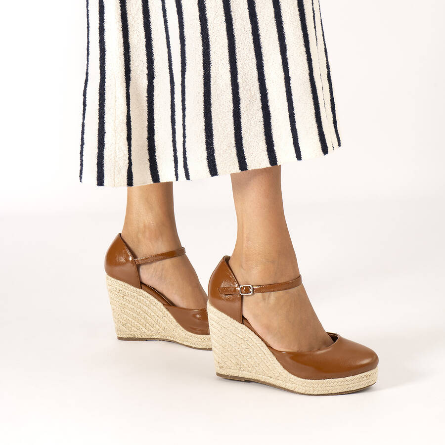 Brown soft espadrilles with jute wedge 