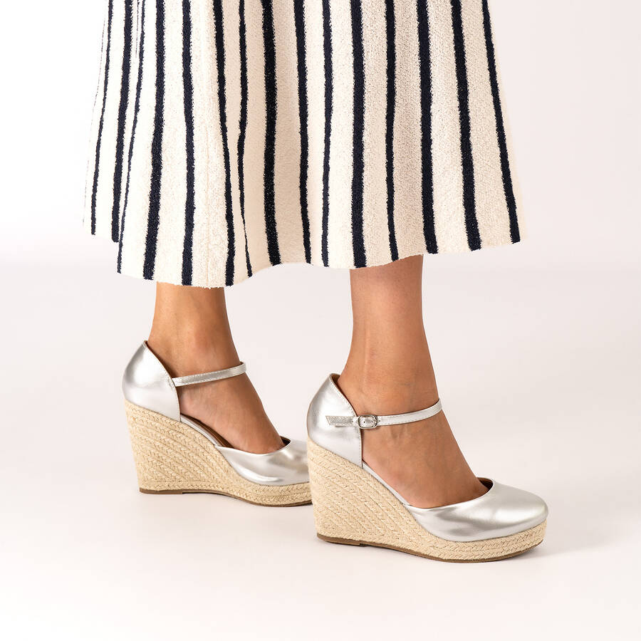 Silver soft espadrilles with jute wedge 