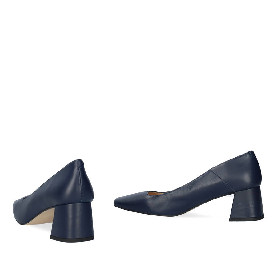 Heeled shoe in navy leather 