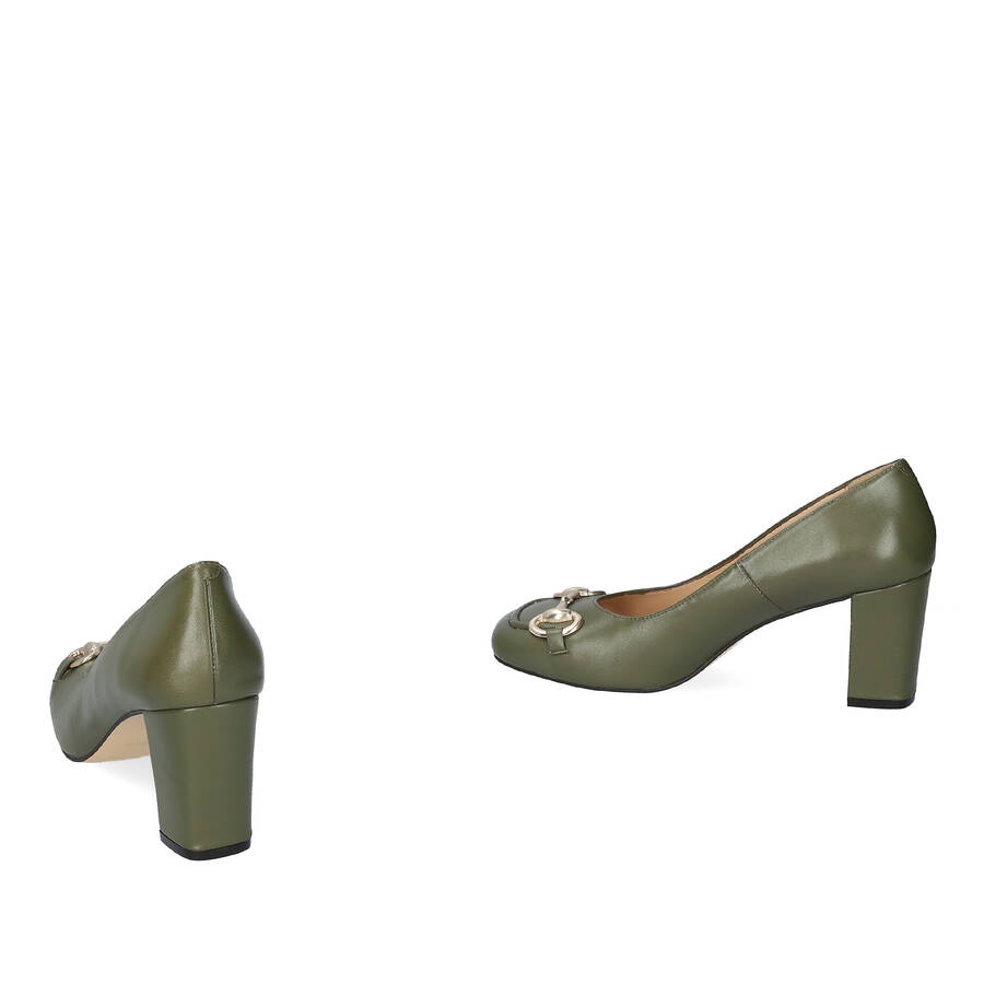 Vintage style heeled shoes in kaki leather 