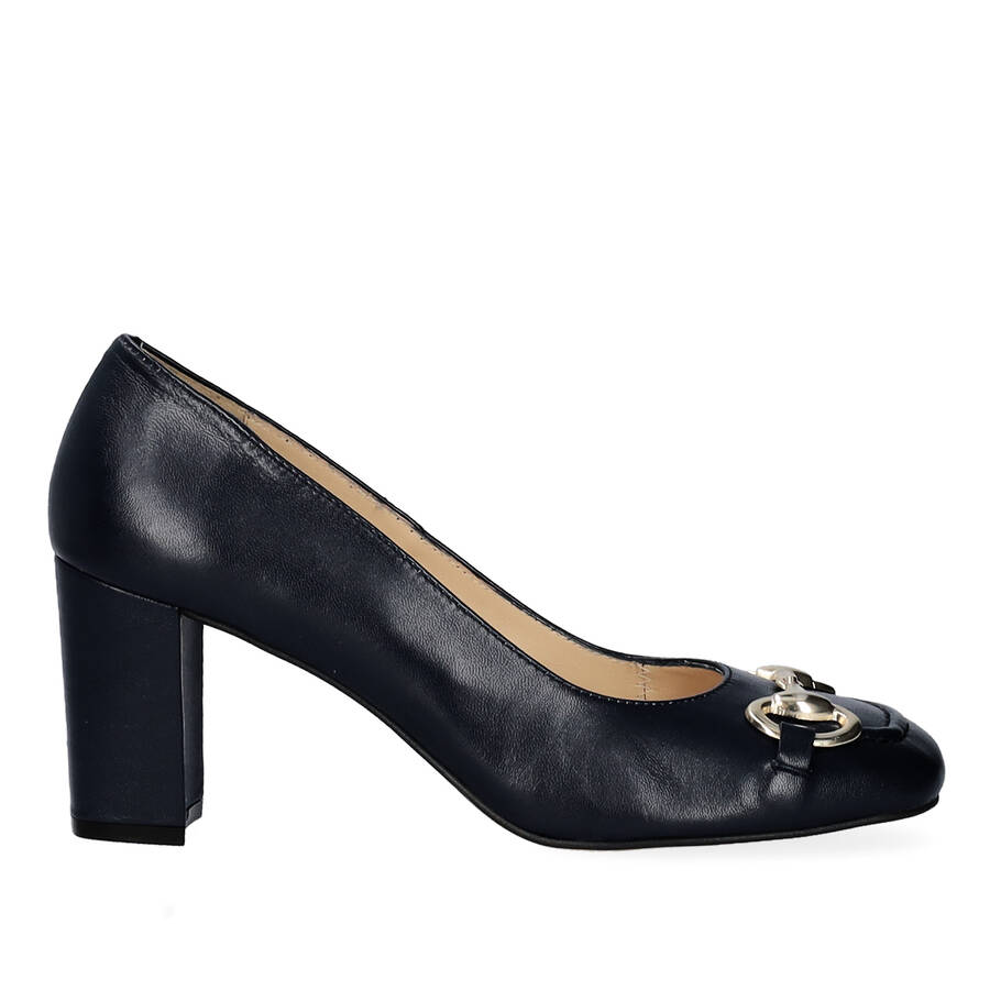 Vintage style heeled shoes in black leather 