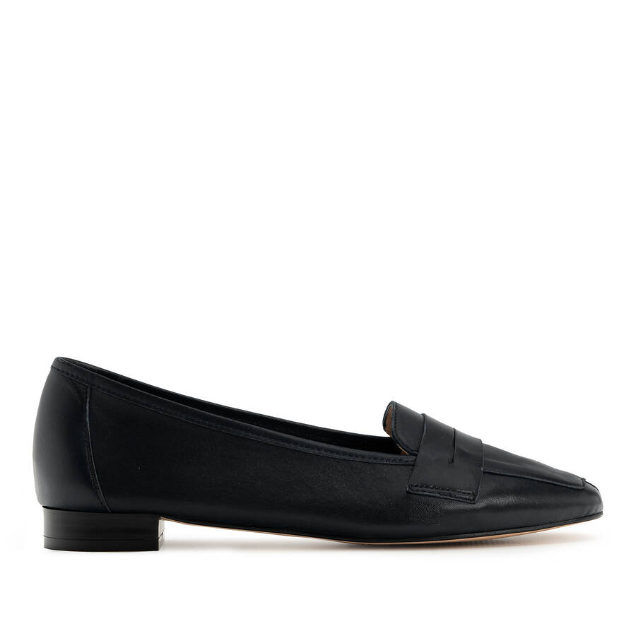 Penny Loafer in Black Leather 