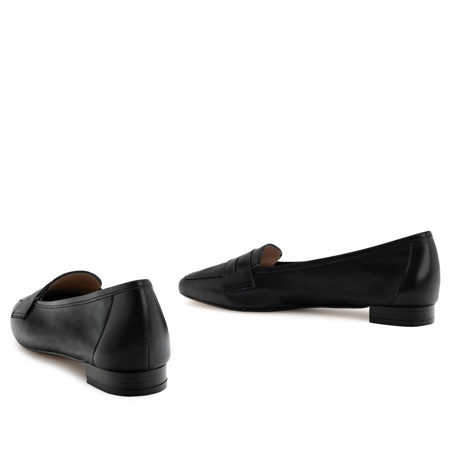 Penny Loafer in Black Leather 