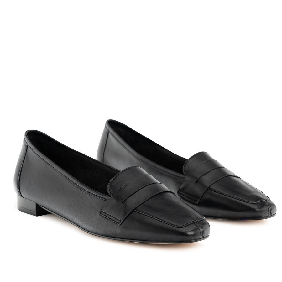 Penny Loafer in Black Leather 