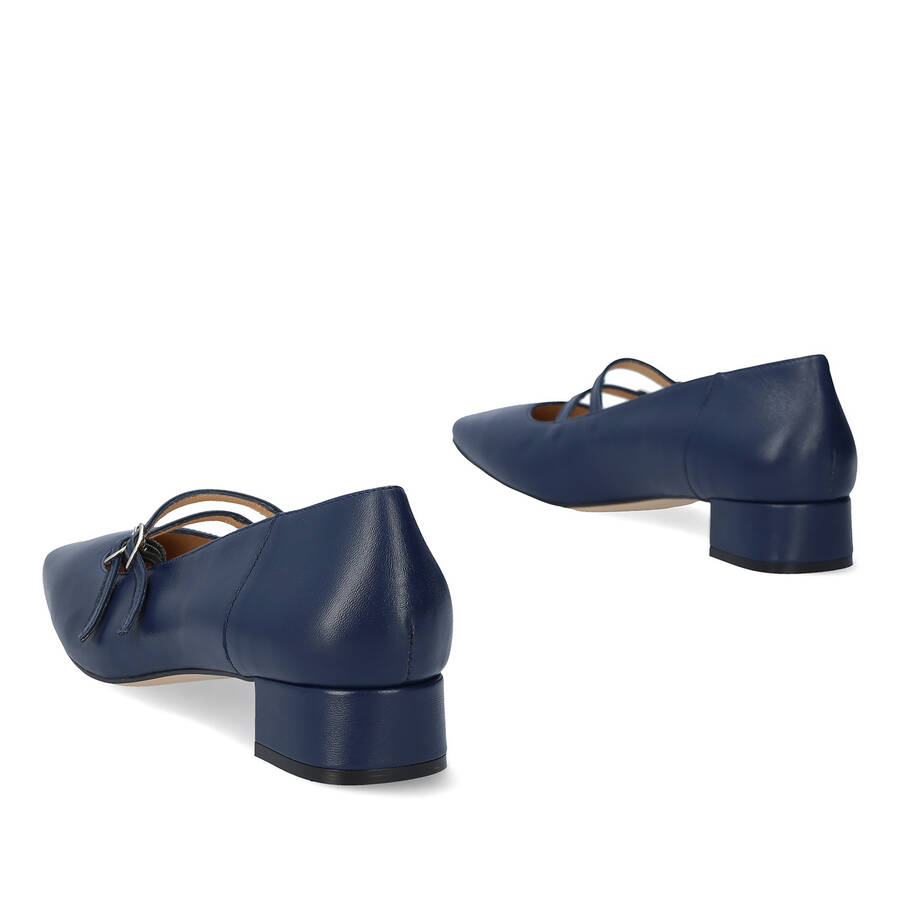 Heeled leather shoes in navy colour. 