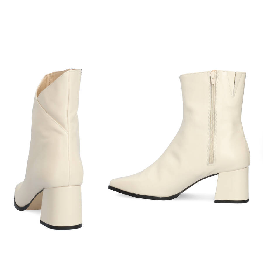 Heeled booties in off-white leather 