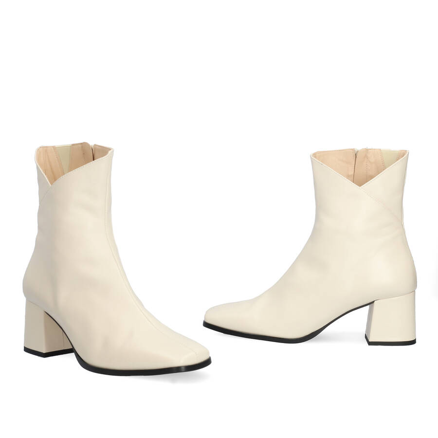 Heeled booties in off-white leather 