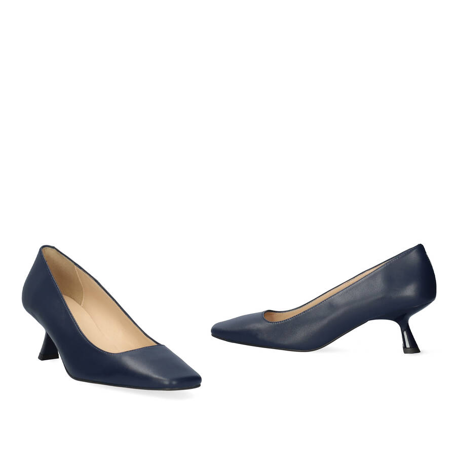 Heeled shoes in navy leather 