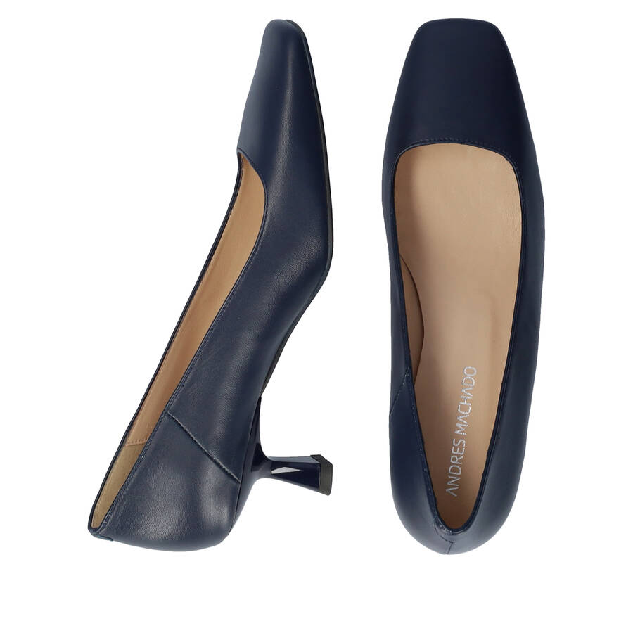 Heeled shoes in navy leather 