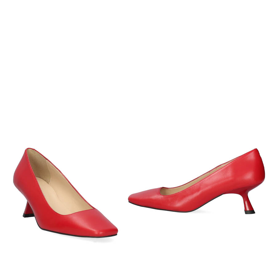 Heeled shoes in red leather 