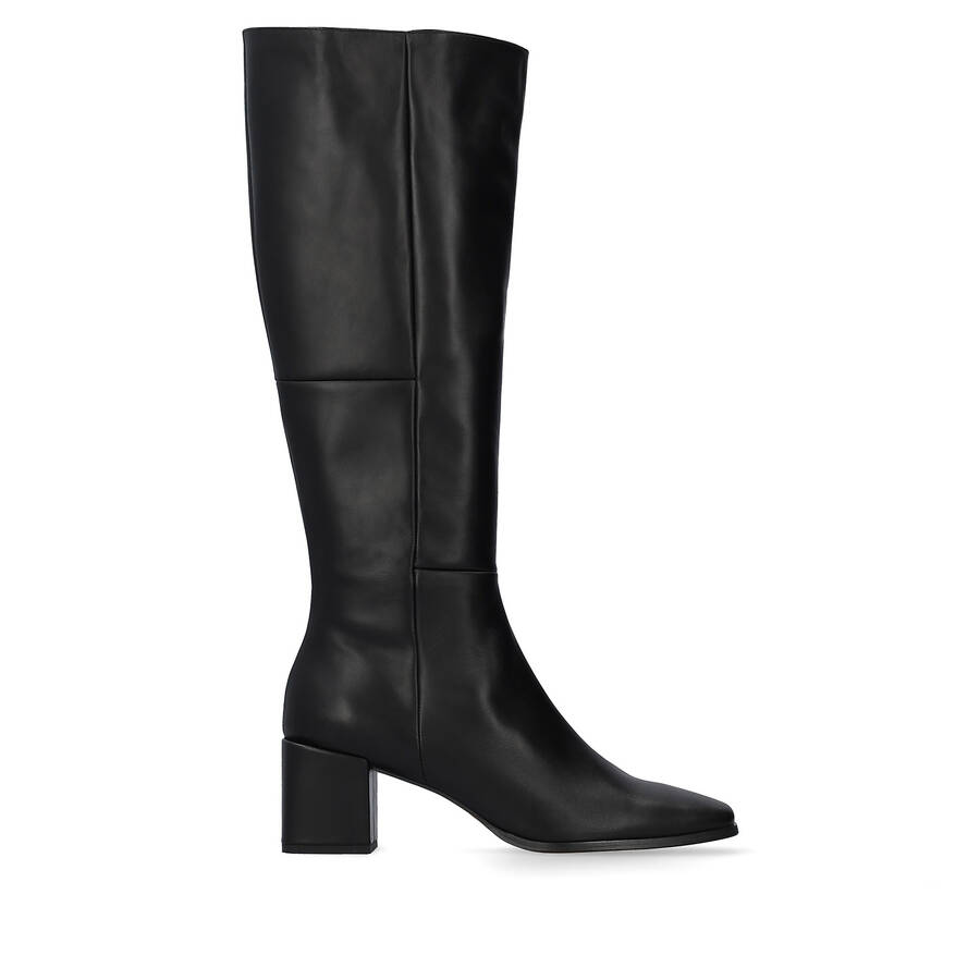 Knee-high black leather boots 