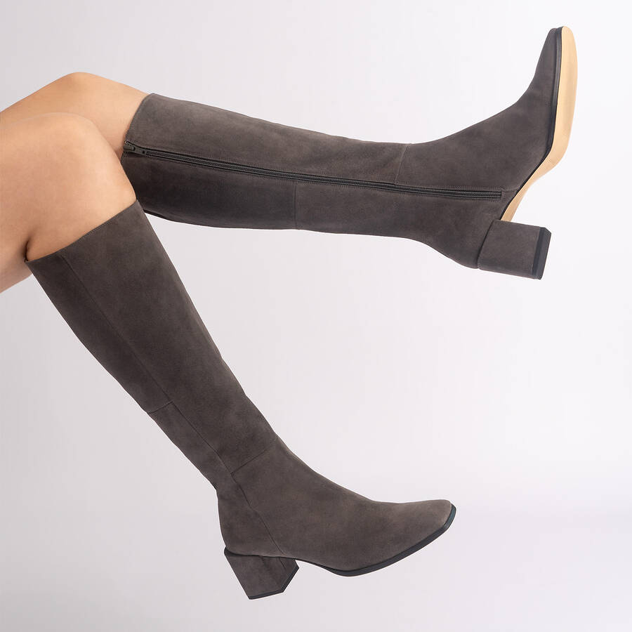 Knee-high grey split leather boots 