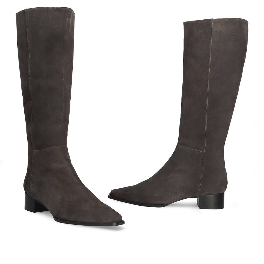 Knee-high boots in dark grey split leather 