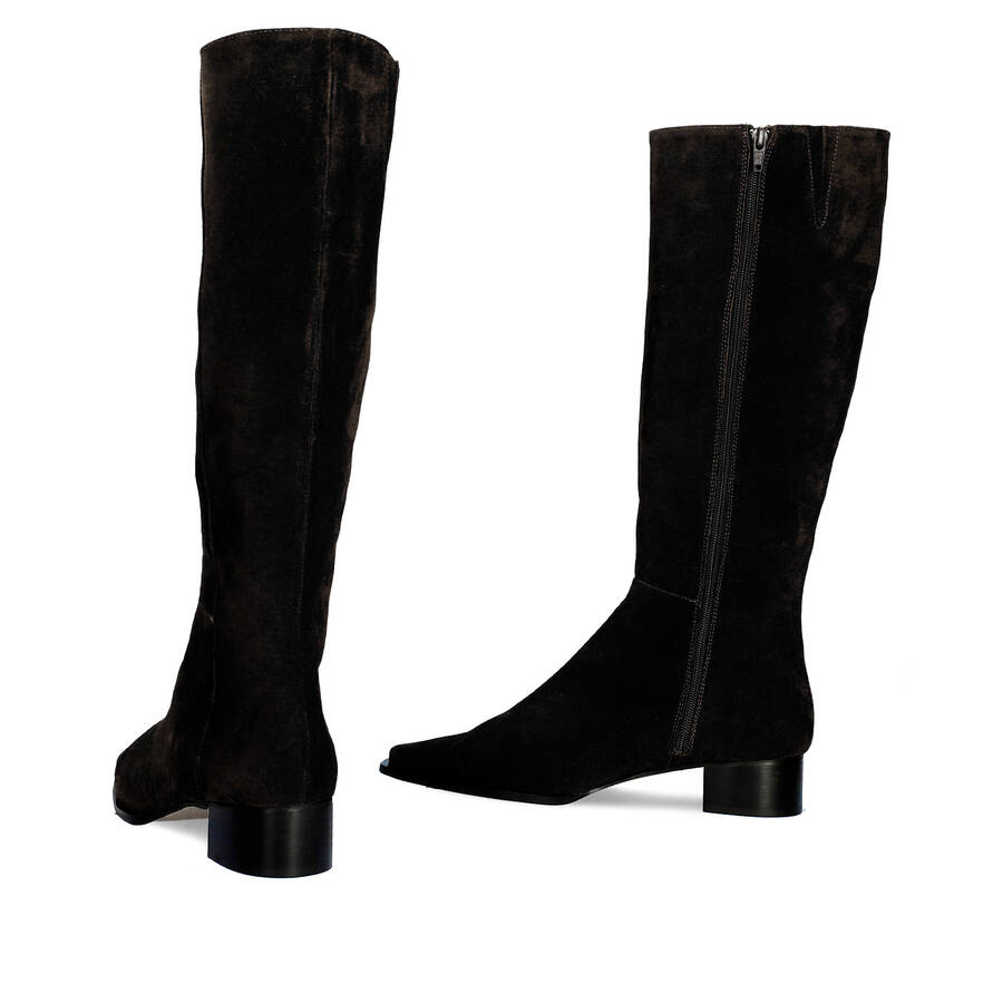 Knee-high boots in black split leather 