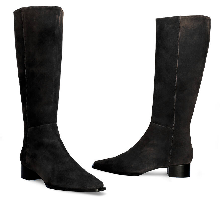 Knee-high boots in black split leather 