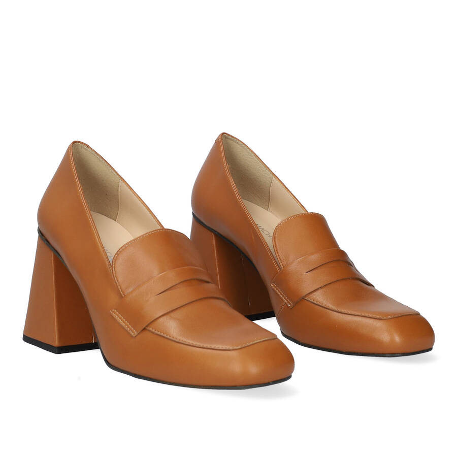 Heeled loafers in brown leather 