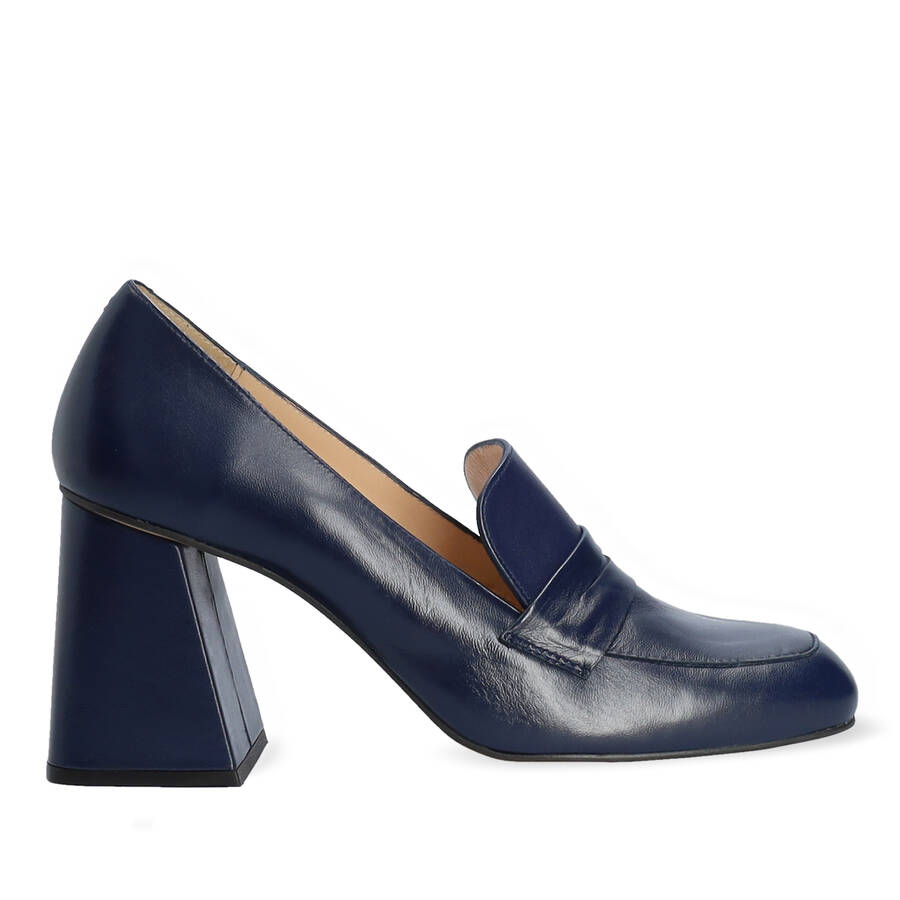 Heeled loafers in navy leather 