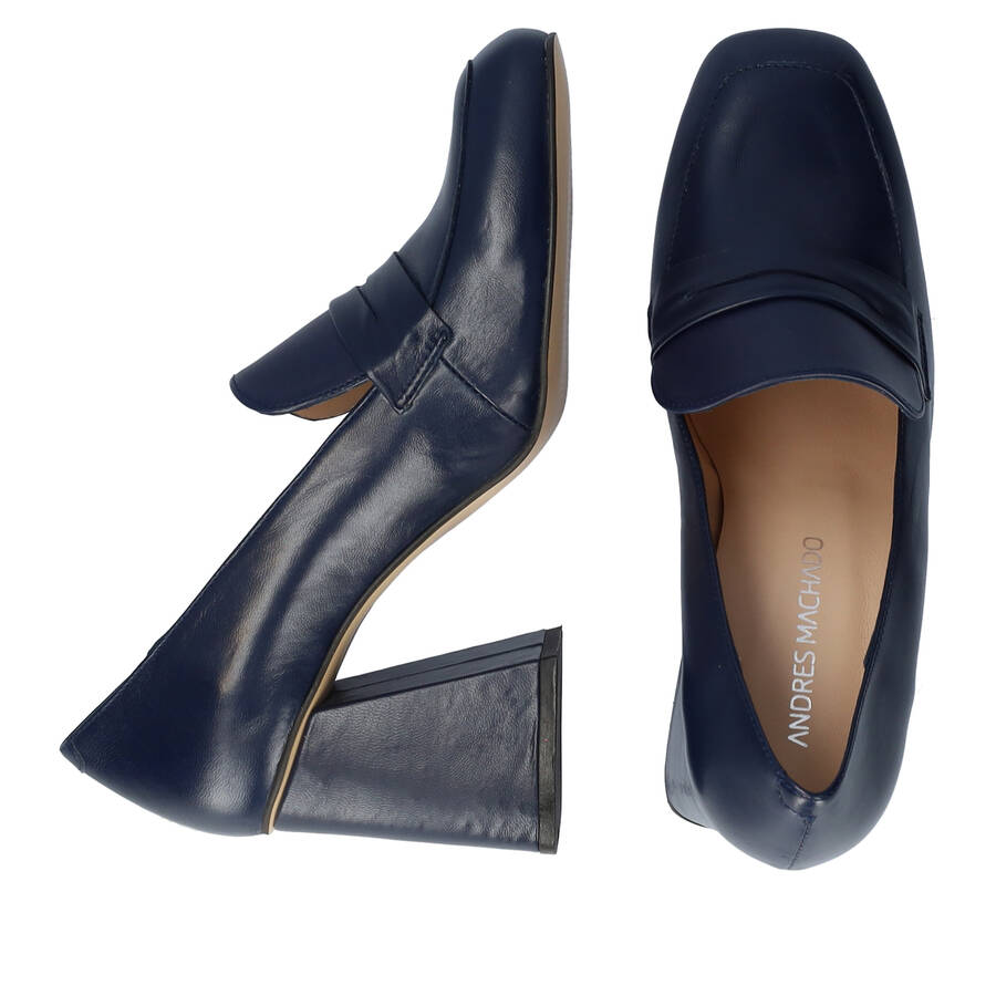 Heeled loafers in navy leather 