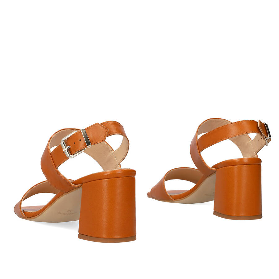 Heeled leather sandal in Camel colour 