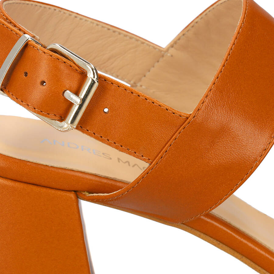 Heeled leather sandal in Camel colour 