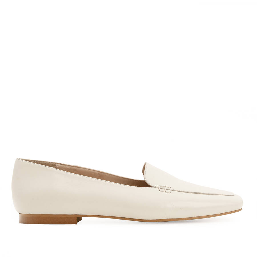 Loafers in Off White Leather 