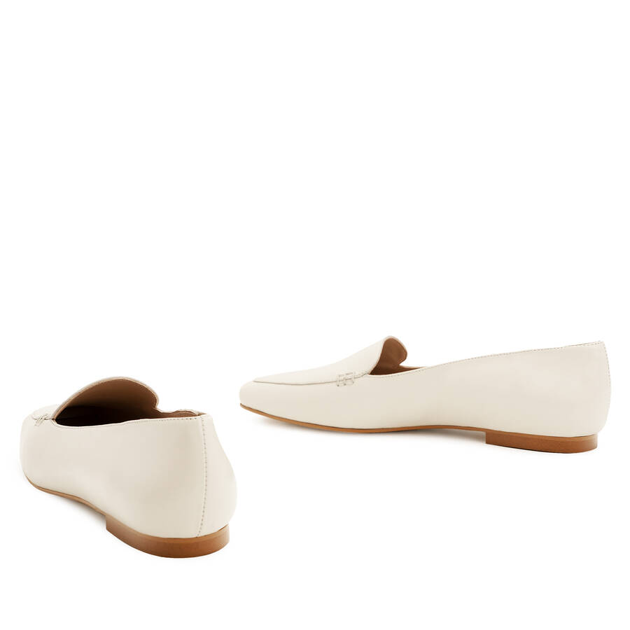 Loafers in Off White Leather 