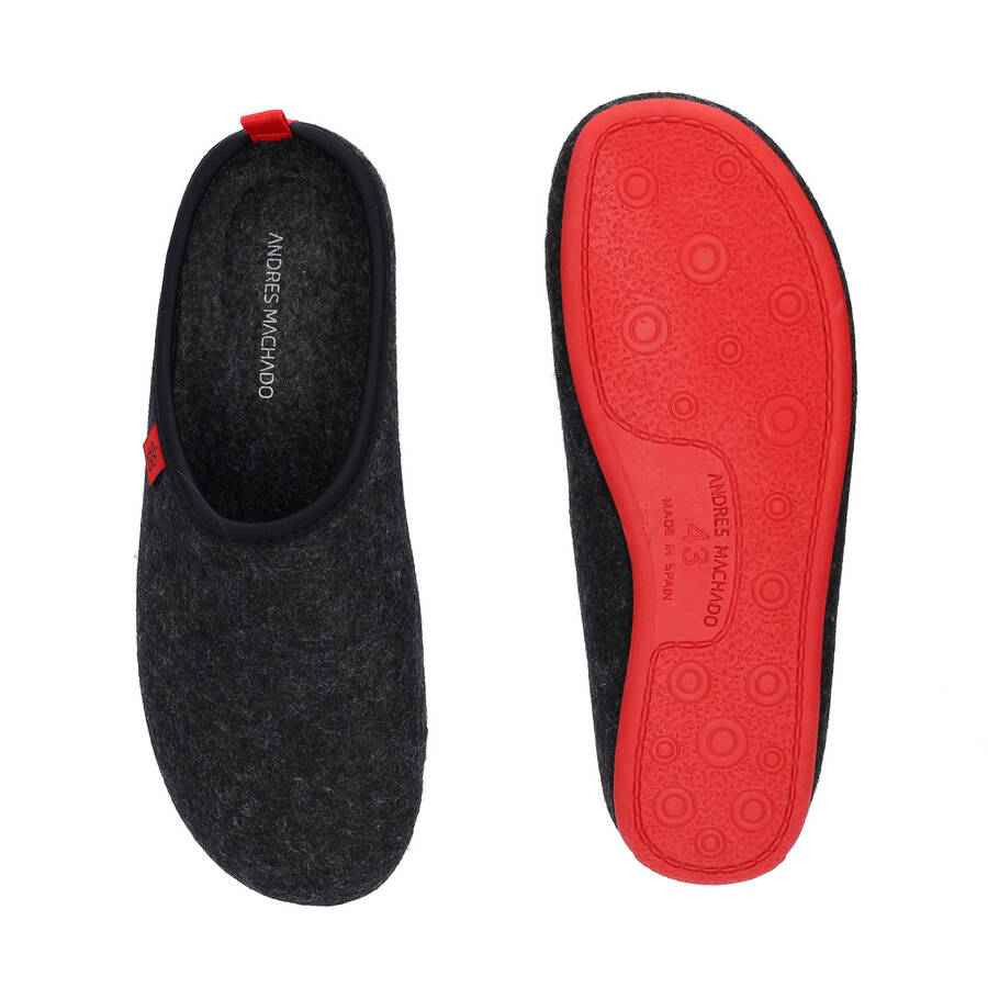 Unisex Slippers in Black felt with Red sole 