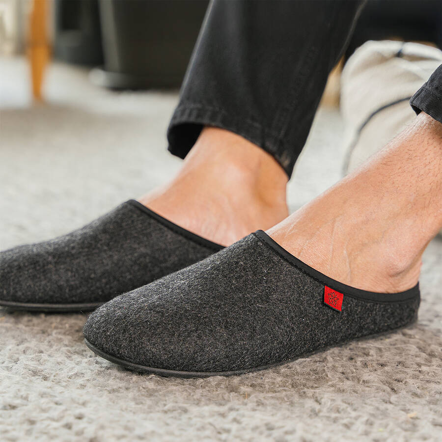 Unisex Black Felt Slippers 
