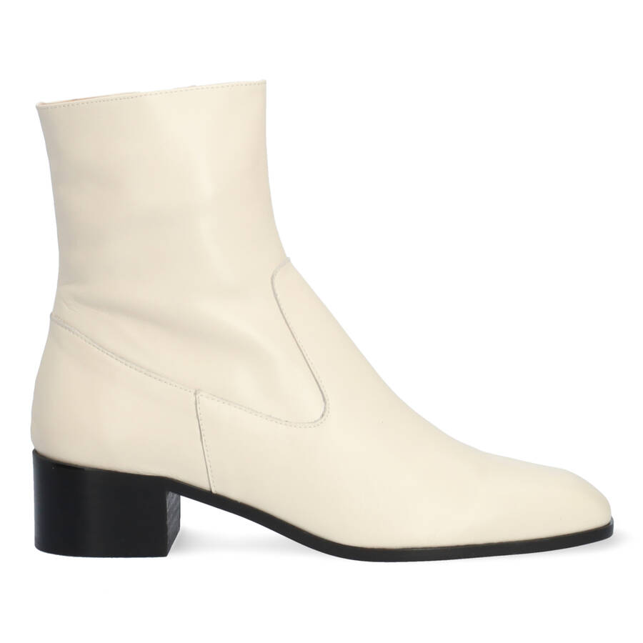 Heeled booties in off-white leather 