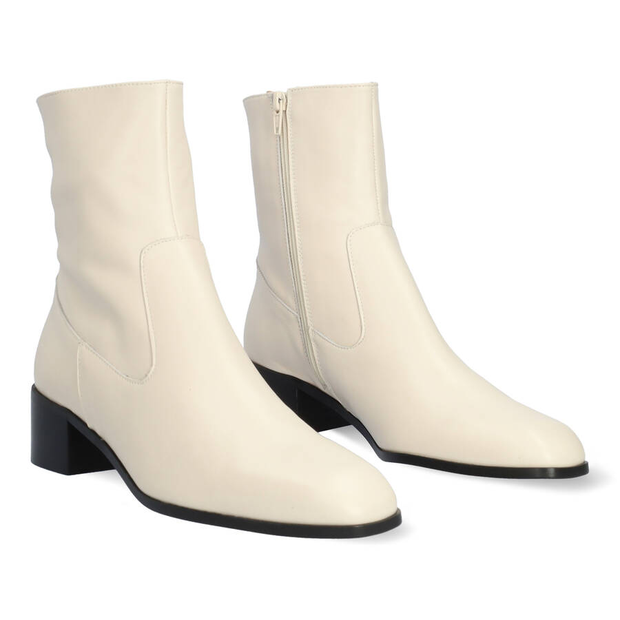 Heeled booties in off-white leather 