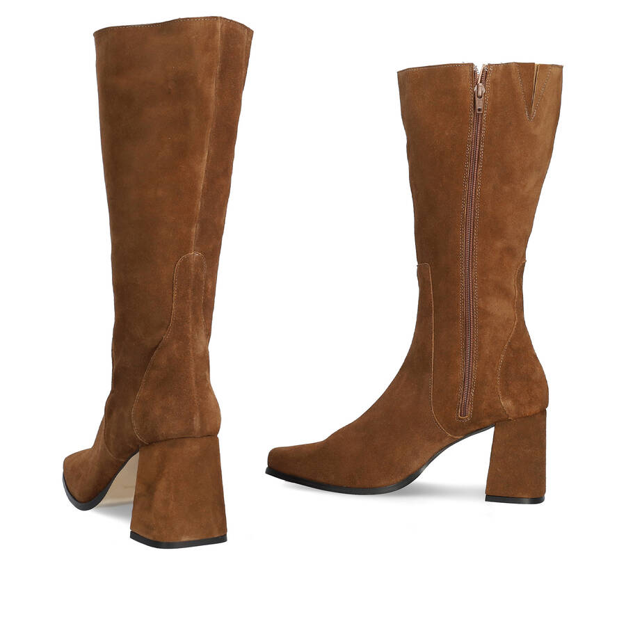 Heeled boots in cognac leather 