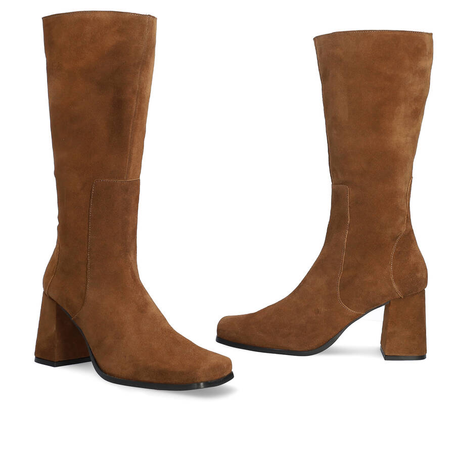 Heeled boots in cognac leather 