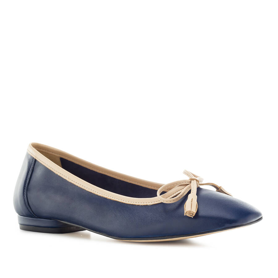 Ballerines en cuir couleur Marine avec Lacet 