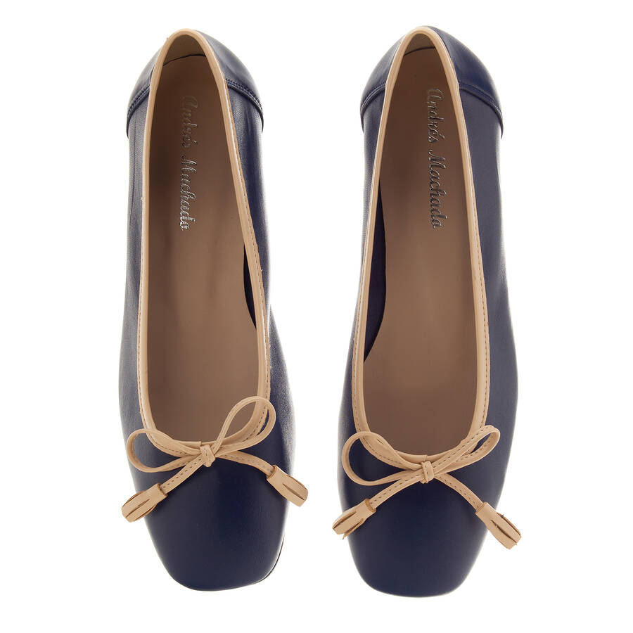 Ballerines en cuir couleur Marine avec Lacet 