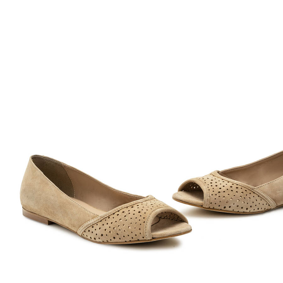 Ballerinas mit Peep-Toe aus camelbraunem Rauleder - MADE IN SPAIN - 