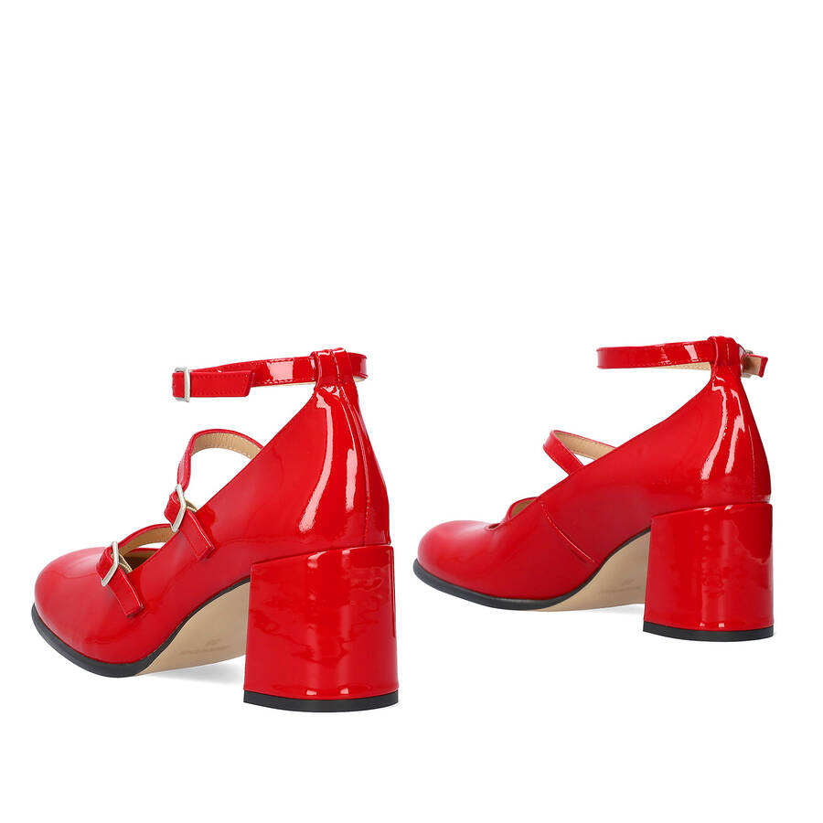 Heeled Mary Janes in red patent leather. 