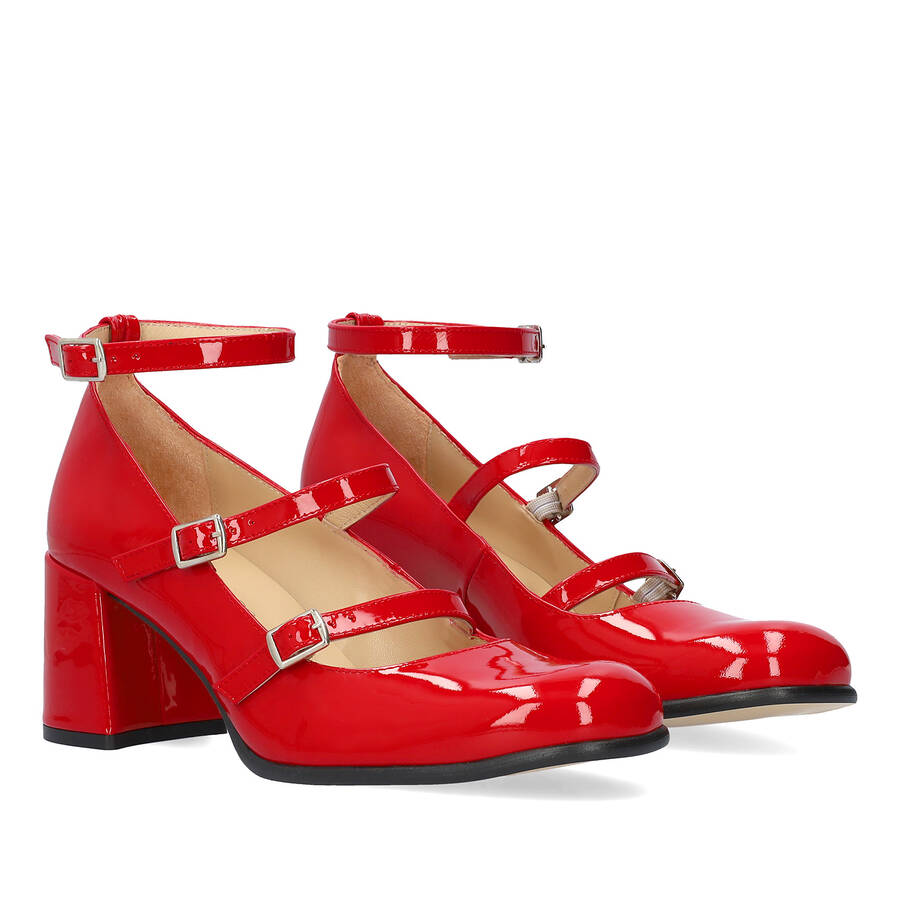 Heeled Mary Janes in red patent leather. 