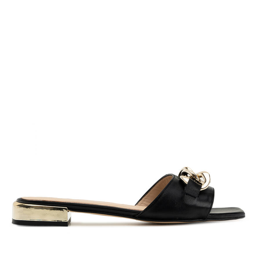 Flat Sandal in Black Leather and Chain Detail 