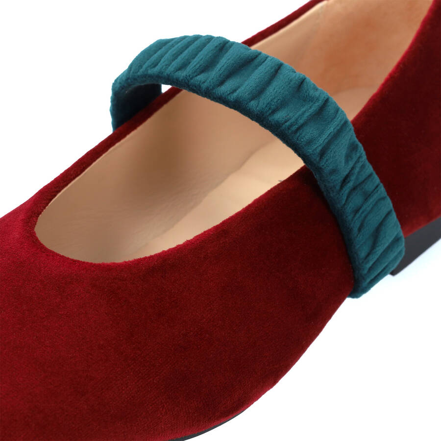 Velvet ballerina in burgundy 